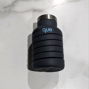 Que Dark Grey expandable silicone water bottle